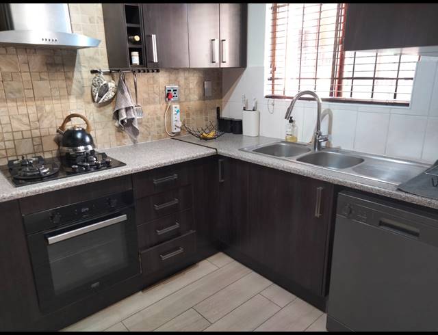 3 BEDROOM TOWNHOUSE FOR SALE IN SUNDOWNER